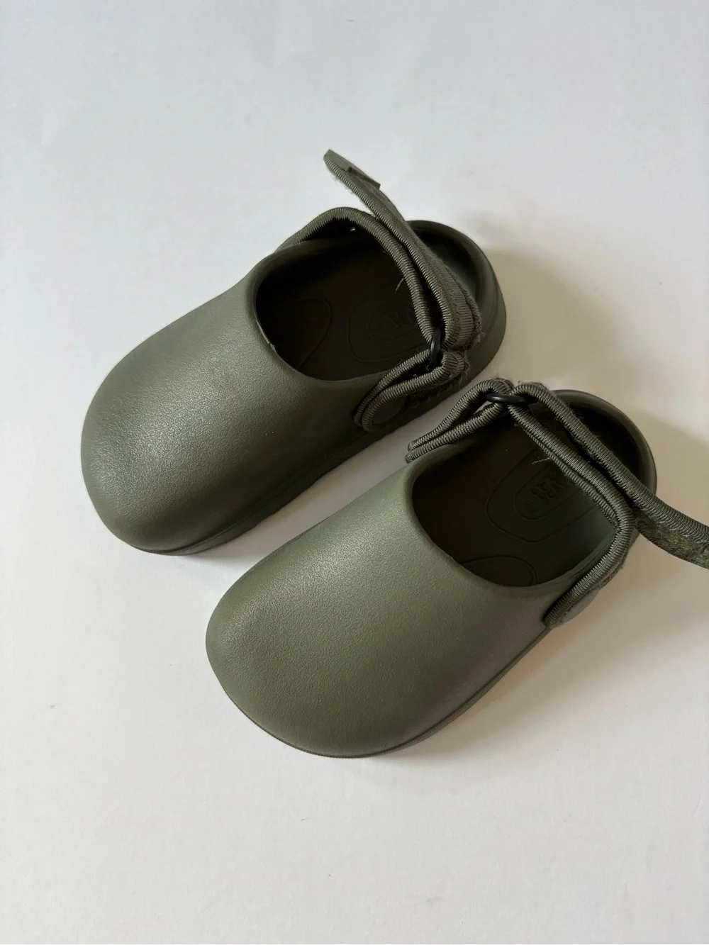 Zara Kids Rubber Mules Clogs Shoes Army Green 23 Comfy Water resistant Light m